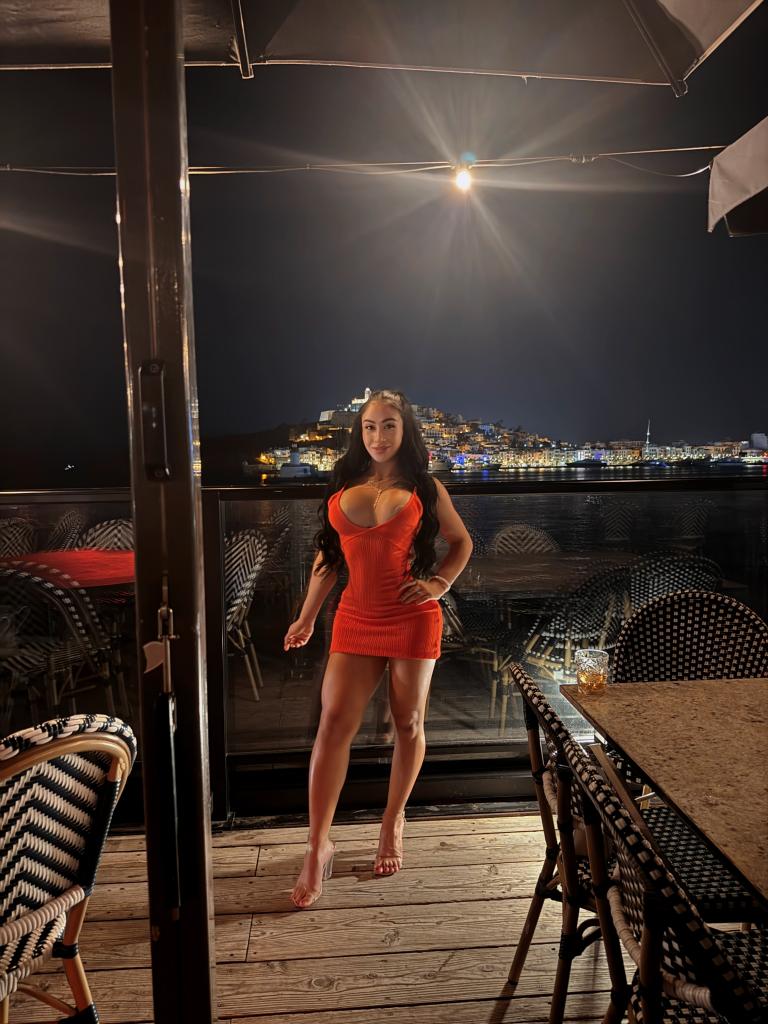 610981903: Chica busca chico en Ibiza