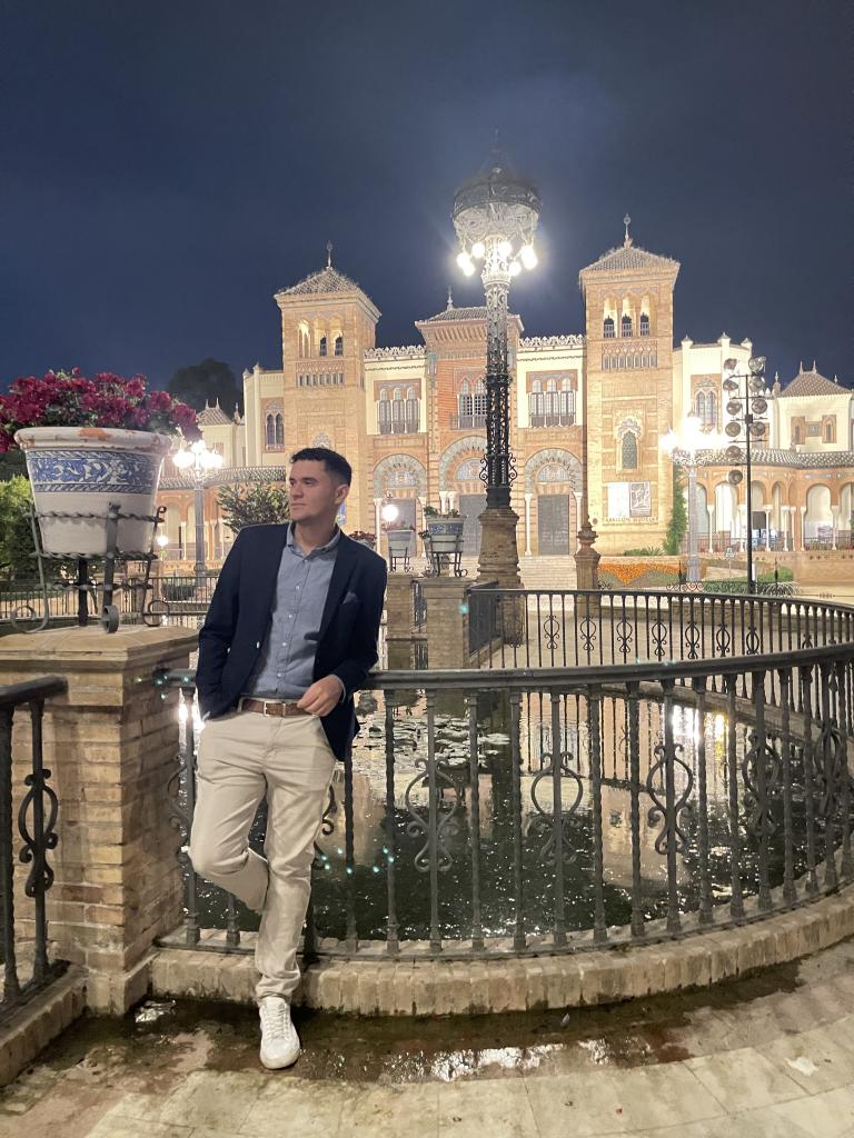 607432018: Chico busca chica en Sevilla