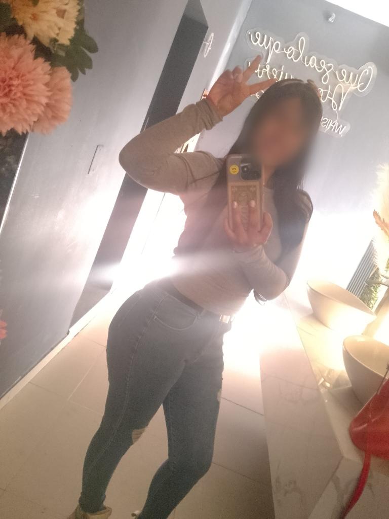 670345610: Chica busca chico en Valencia