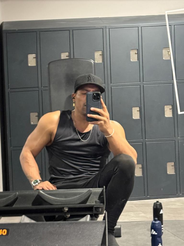 677357049: Chico busca chica en Las Palmas