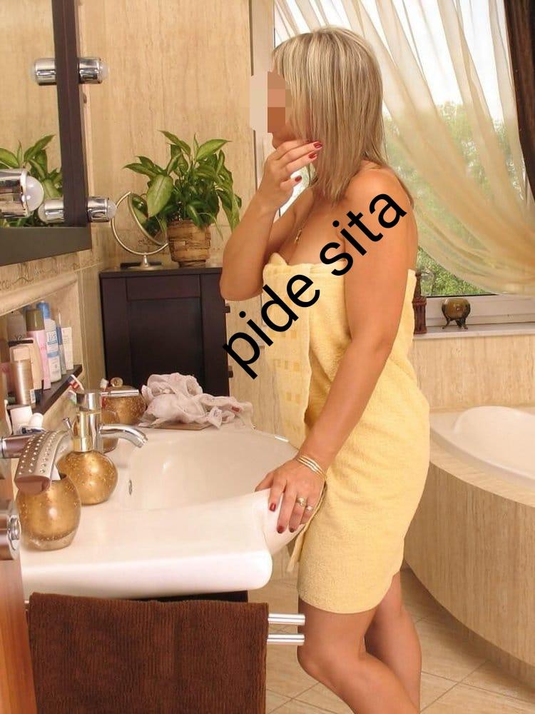 Chica busca chico en La Coruña: Chica busca chico