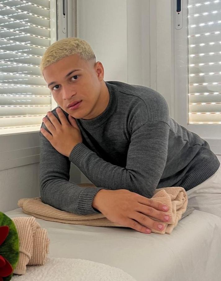 Chico busca chica en Sevilla: 