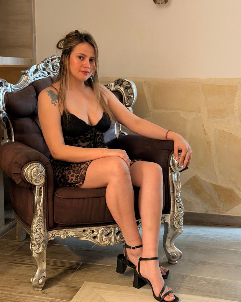 692340887: Chica busca chico en Ibiza