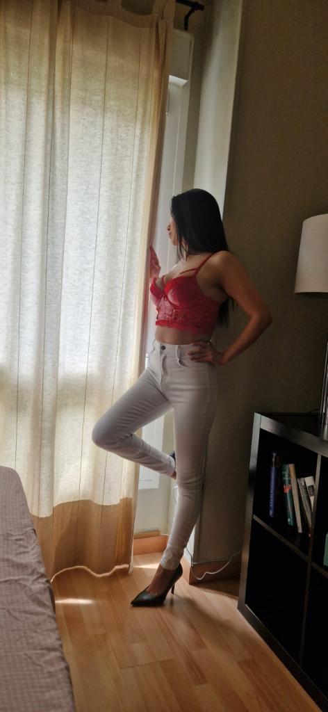 607440948: Chica busca chico en Madrid