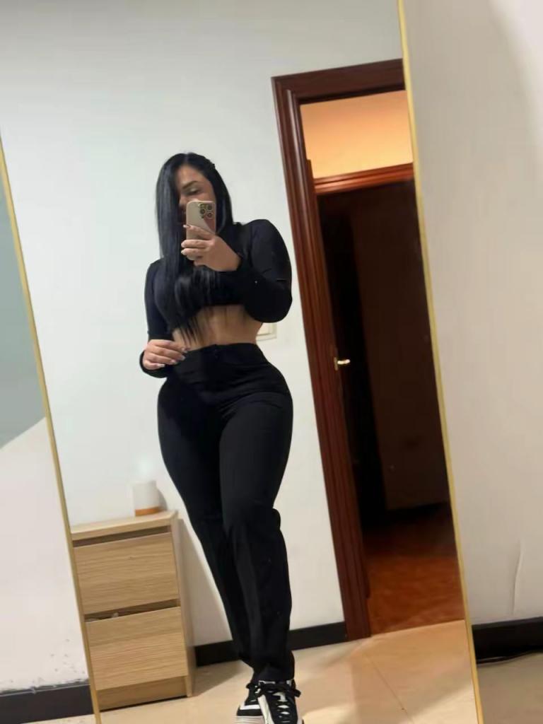 672814384: Chica busca chico en Granada