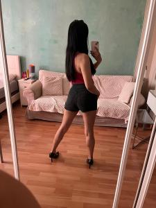 607440948: Chica busca chico en Madrid