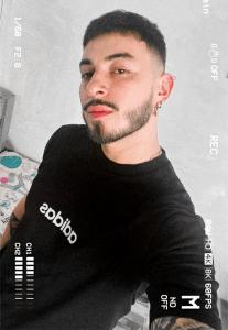 672044911: Chico busca chica en Valencia