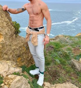 643809122: Chico busca chica en Cantabria