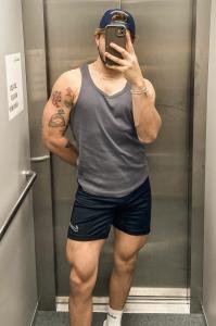 672044911: Chico busca chica en Valencia