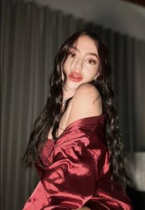 697319639: Chica busca chico en Gerona