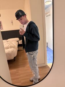661169359: Chico busca chica en Sevilla