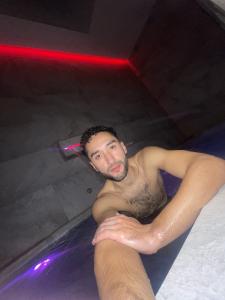 615288072: Chico busca chica en Valencia