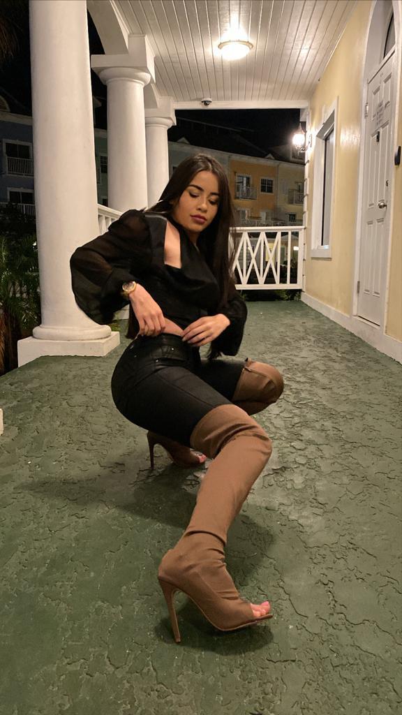 665698142: Chica busca chico en Alicante