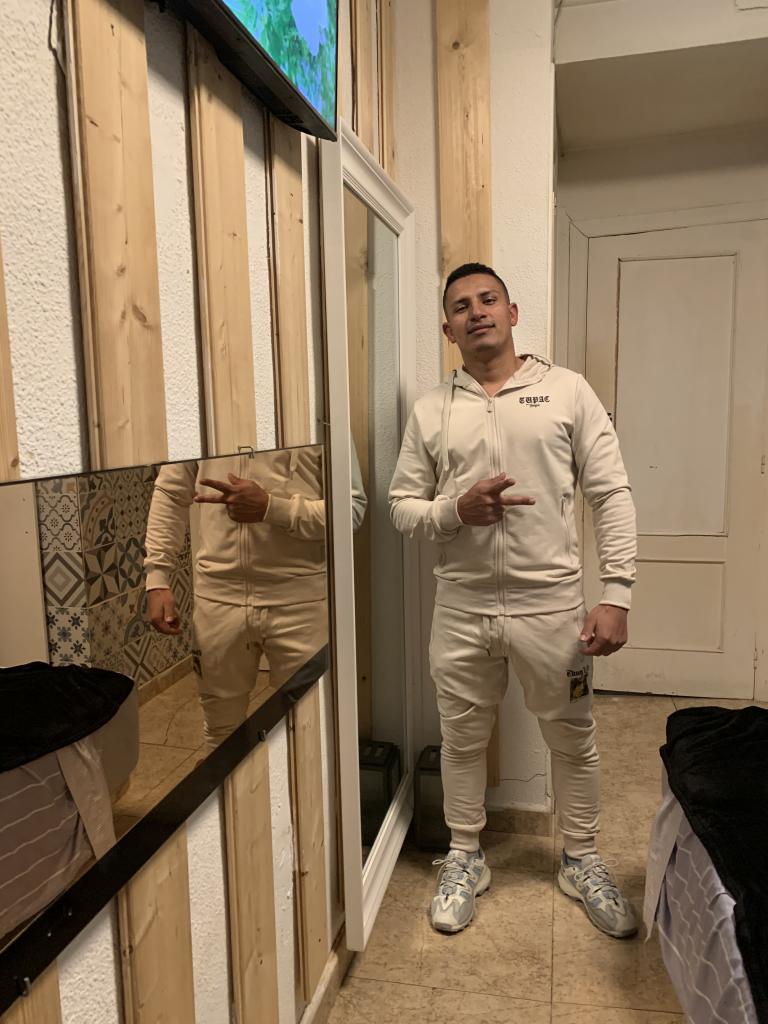 642432590: Chico busca chica en Sevilla