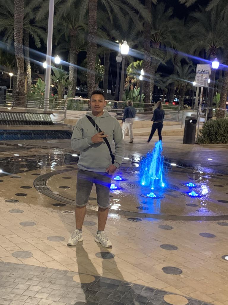 Chico busca chica en Sevilla: 