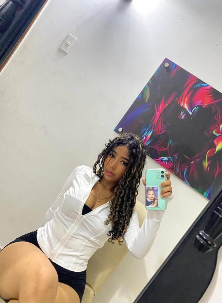 Chica busca chico en Tenerife: 