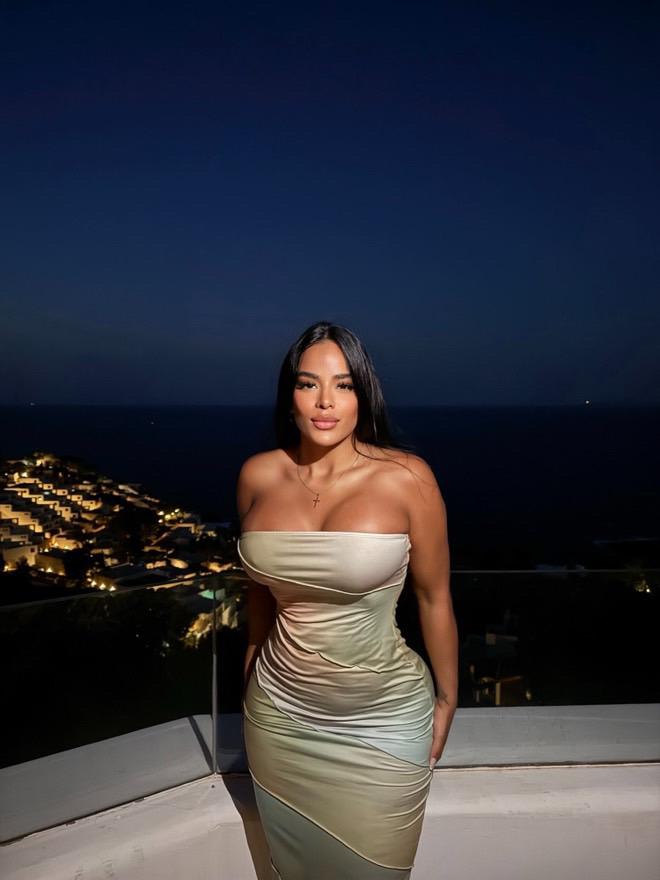 Chica busca chico en Ibiza: 