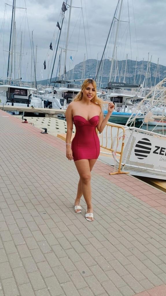 Chica busca chico en Alicante: Chica busca chico