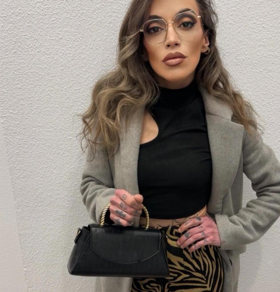 643688515: Chica busca chico en Madrid