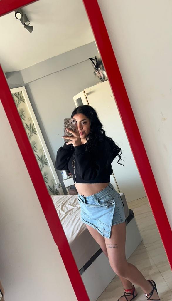 Chica busca chico en Málaga: Chica busca chico