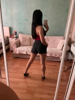 607440948: Chica busca chico en Madrid