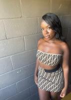 604390313: Chica busca chico en Valencia