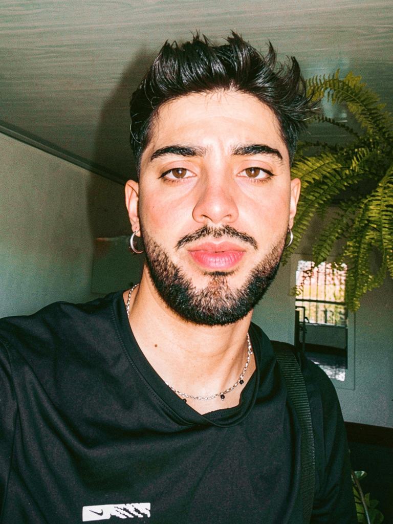 Chico busca chica en Granada: 