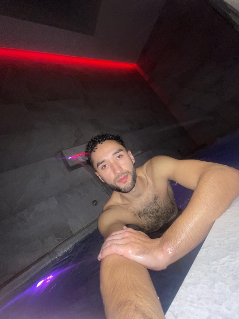 615288072: Chico busca chica en Valencia