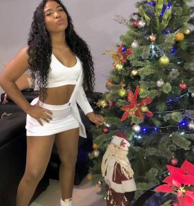 631760297: Chica busca chico en La Coruña