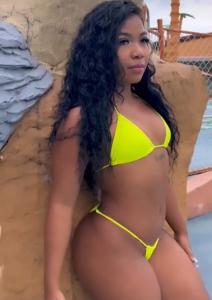 631760297: Chica busca chico en La Coruña