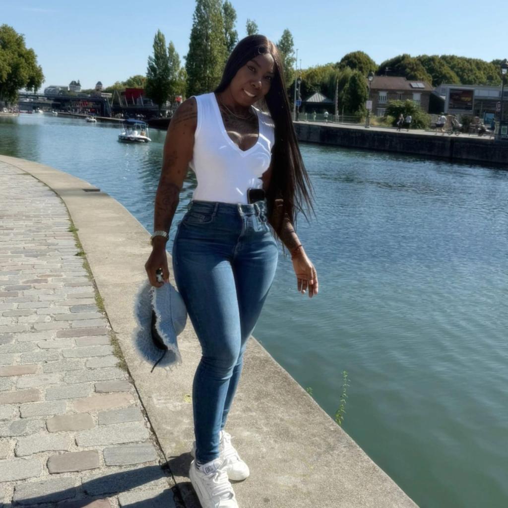 614873379: Chica busca chico en Tarragona