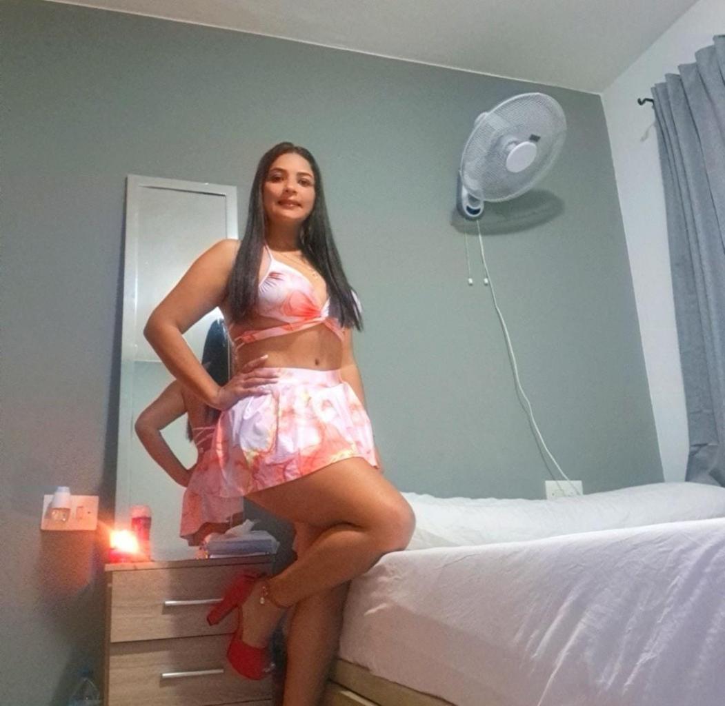 Chica busca chico en Ibiza: 