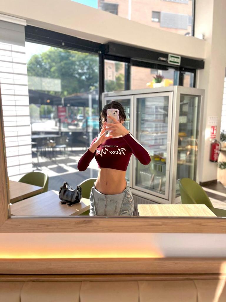 604385583: Chica busca chico en Barcelona