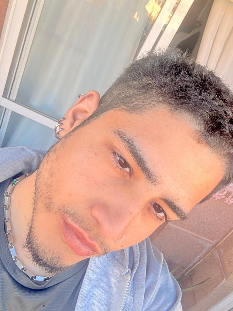 Chico busca chica en Granada: 