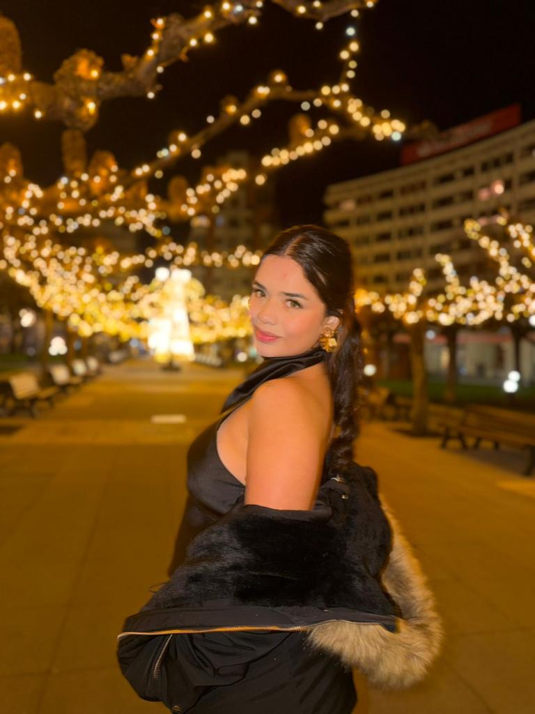 632896478: Chica busca chico en Barcelona