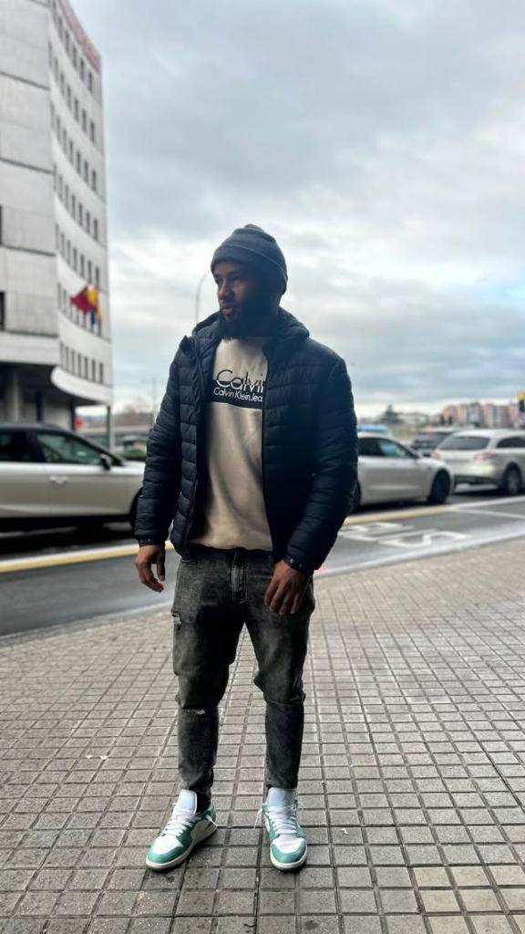 603937122: Chico busca chica en Madrid