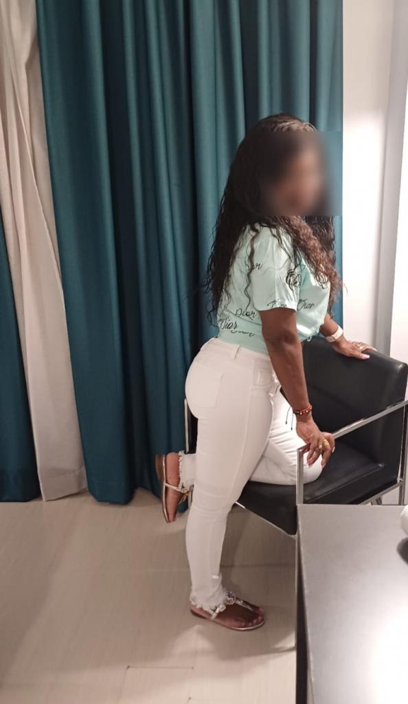 642643206: Chica busca chico en Barcelona