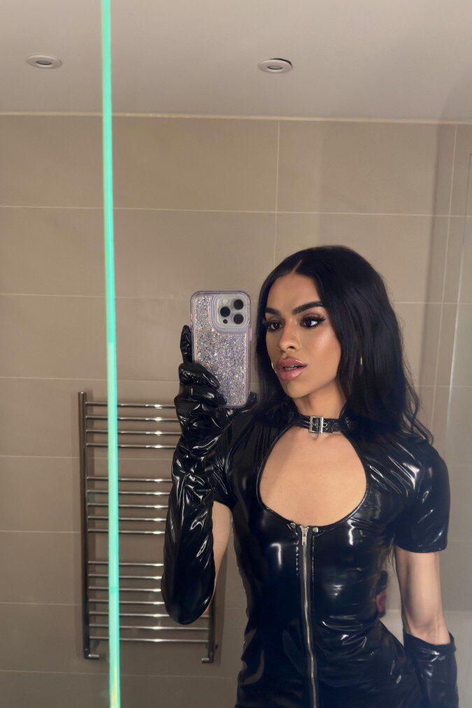 742011195: Transexual en La Coruña