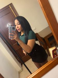 647988449: Chica busca chico en Sevilla