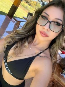 676463299: Chica busca chico en Pontevedra