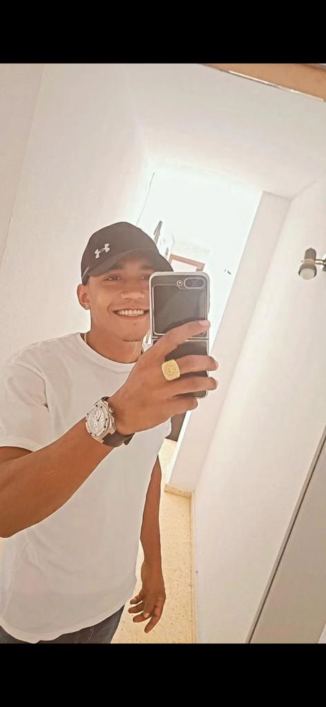 613757134: Chico busca chica en Barcelona