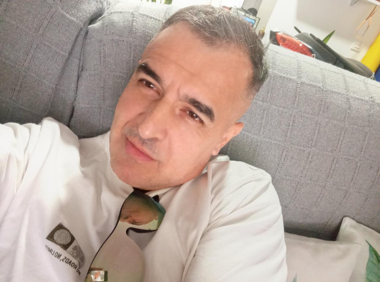 Chico busca chica en Granada: 