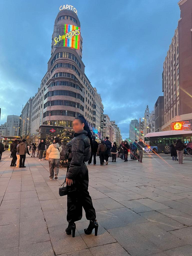 613900336: Chica busca chico en Madrid