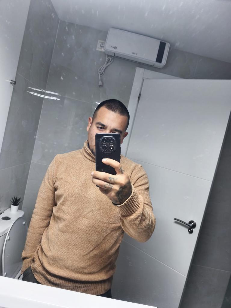 Chico busca chica en Málaga: 