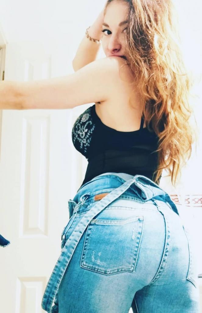 682740825: Chica busca chico en Sevilla