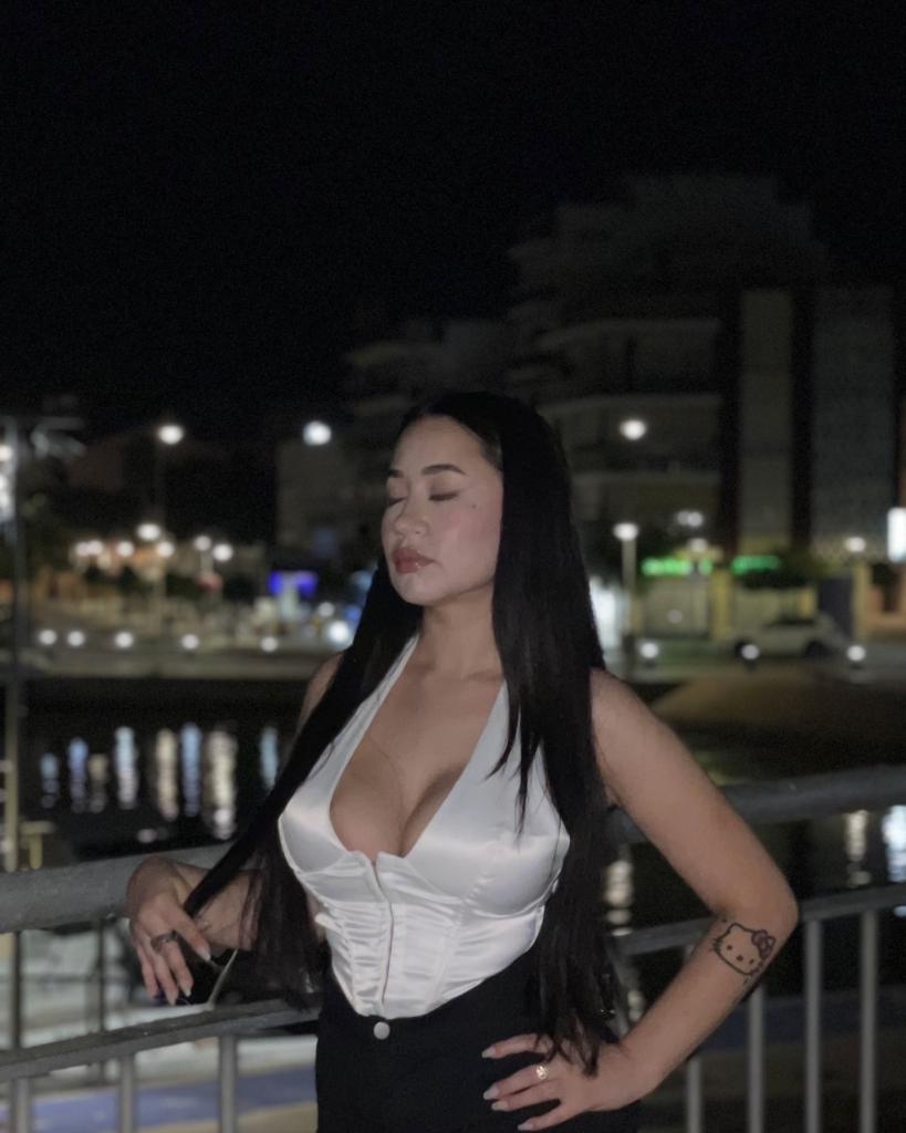 628429961: Chica busca chico en Barcelona