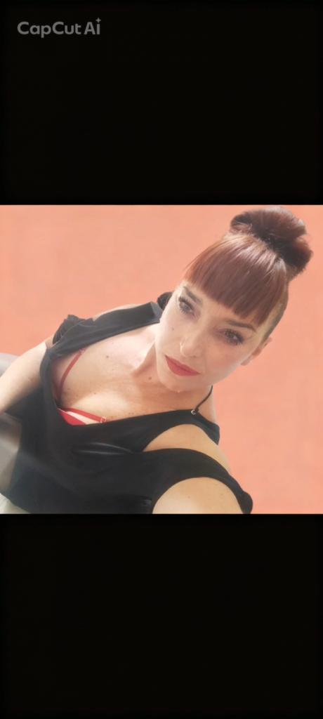 693396255: Chica busca chico en Sevilla