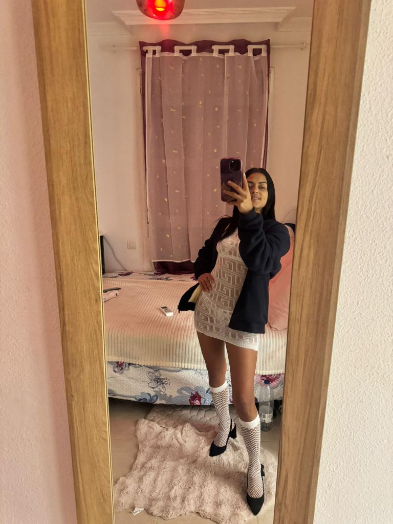 655734563: Chica busca chico en Sevilla