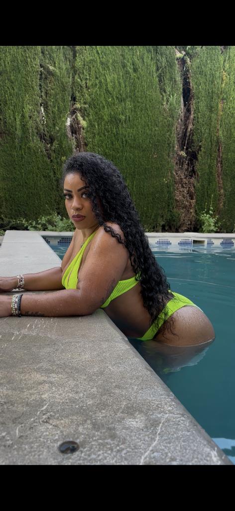 Chica busca chico en Granada: Chica busca chico