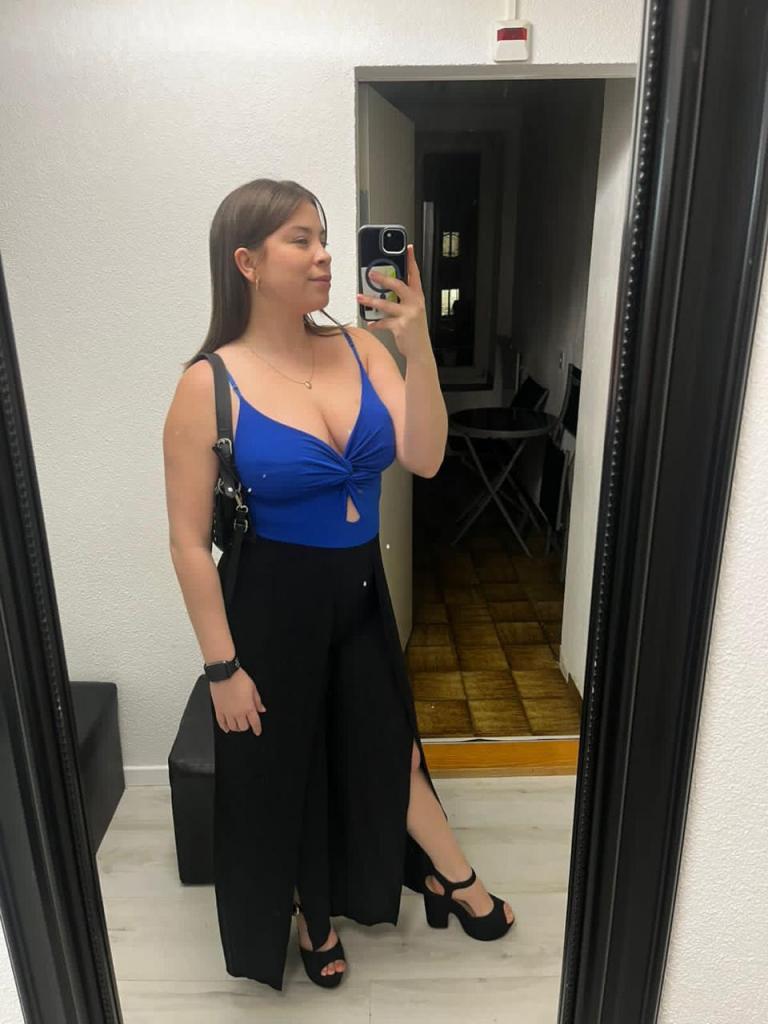 610686294: Chica busca chico en Sevilla